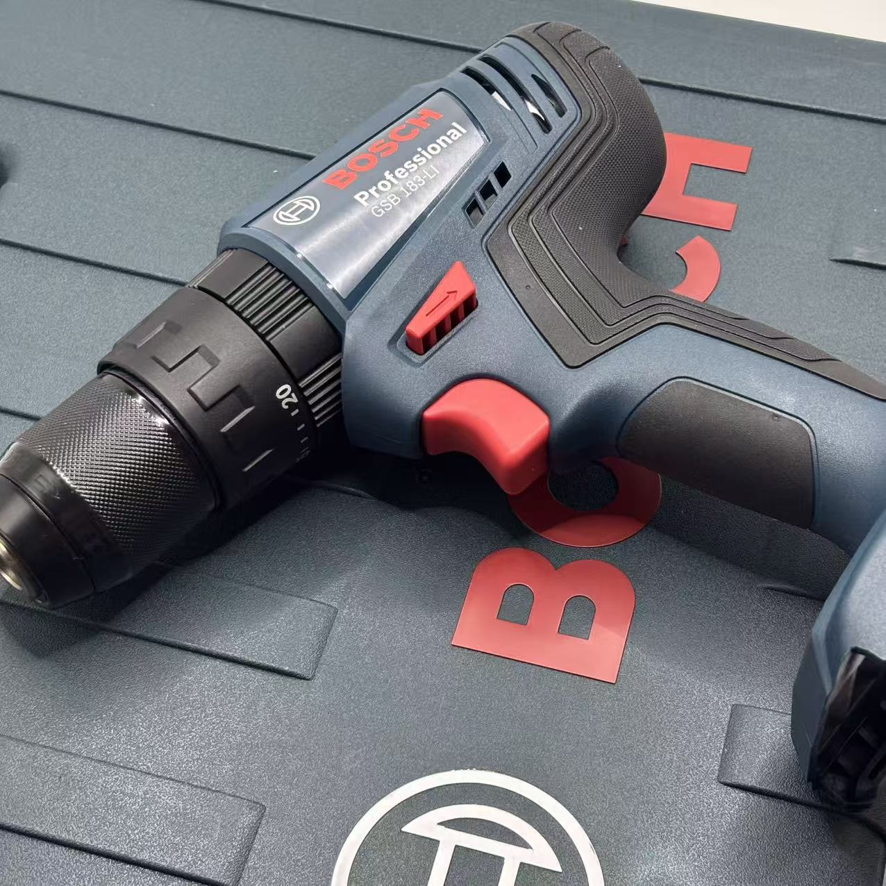 Taladro percutor Bosch GSB 183 - Brushless Cordless Electric Drill 18V reseña y precio